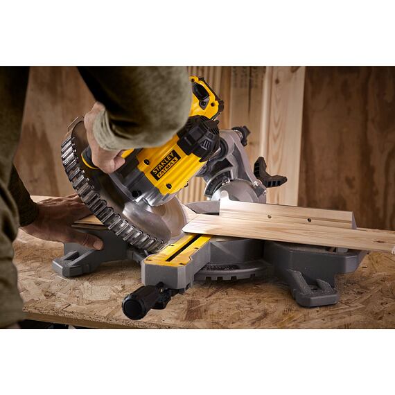 STANLEY SFMCS701M1 aku pokosová pila s pojezdem V20/4Ah FATMAX, 203mm