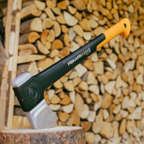 FISKARS 1069106 sekera štípací X-SERIE X24 M, hmotnost hlavy 1217g, délka topůrka 60cm