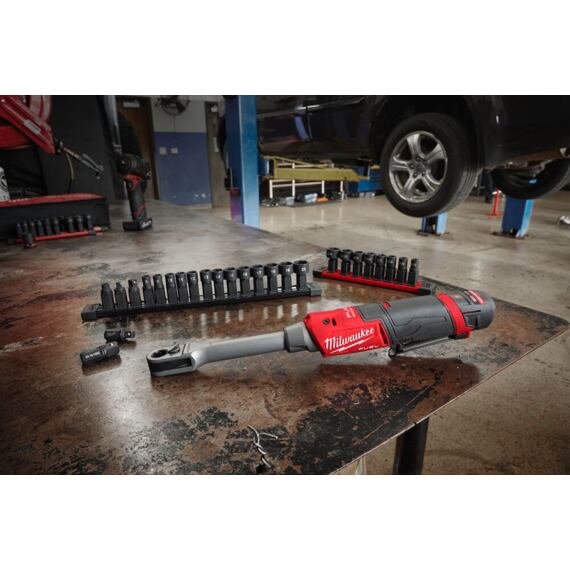 MILWAUKEE M12 FPTR-0 aku rázová průchozí ráčna 12V, dlouhý krk, adaptéry, bez baterie