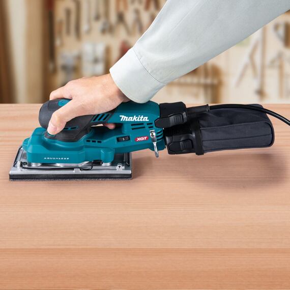 MAKITA BO007CGZ aku vibrační bruska XGT 40V, 93*185mm, propojení s aku kabelem