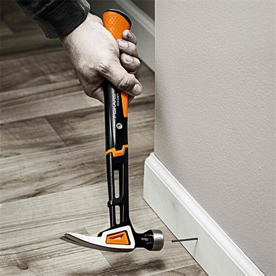 FISKARS kladivo ISOCORE M truhlářské 34cm 0,454kg 1020213