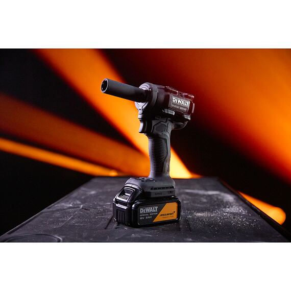 DeWalt DCF92MP2T aku rázový utahovák 18V/2*5Ah, 1/2", 610Nm, edice McLaren F1