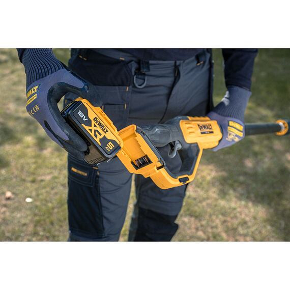 DeWALT DCMPP569N aku zahradní nůžky na tyči 18V XR, délka tyče až 3m, střih 38mm, bez baterie