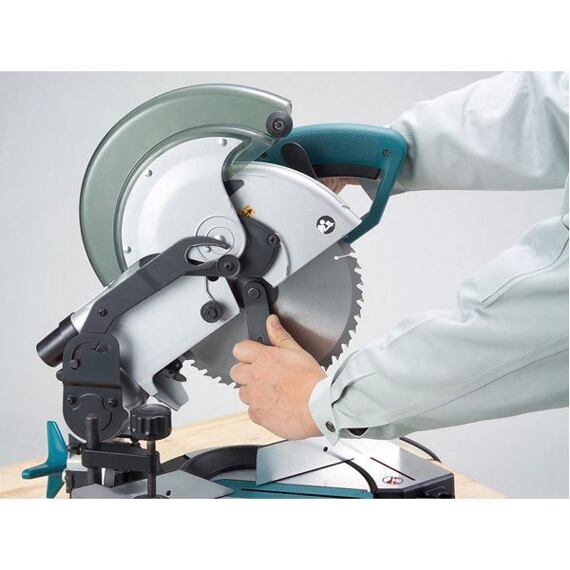 MAKITA MLS100N zkracovací a pokosová pila 255mm, 1500W