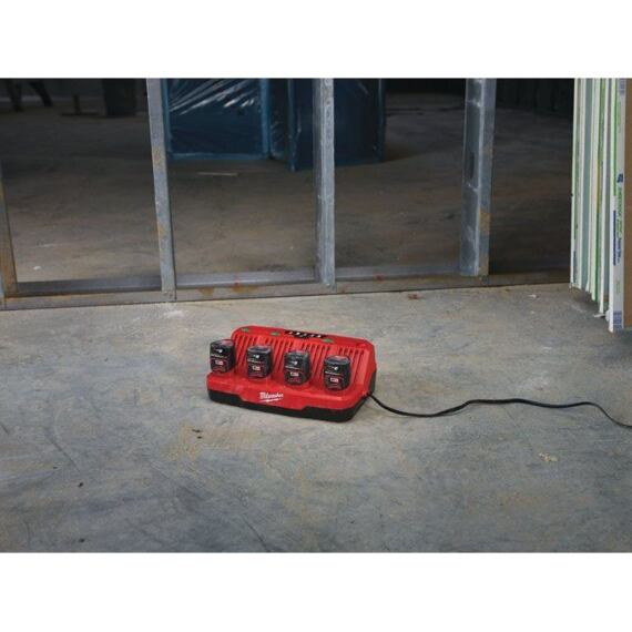 MILWAUKEE 4932430554 nabíjačka M12-C4, sekvenčné nabíjanie