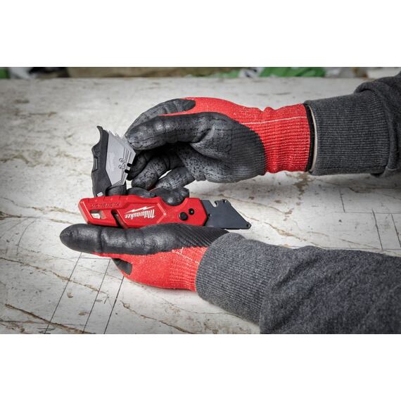 MILWAUKEE 4932471358 zavírací nůž se zásobníkem na čepele FASTBACK