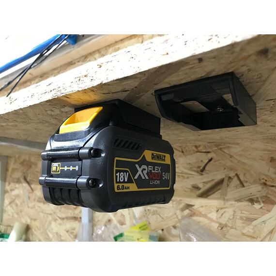 StealthMounts držák pro uložení akumulátorů DeWalt XR 18V i FLEXVOLT 60V, černý, 1ks