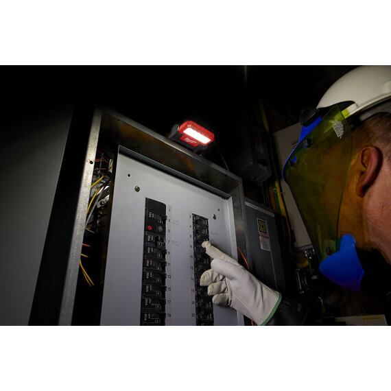 MILWAUKEE L4 FFL-301 aku sklopný reflektor 4V/3Ah, 550lm, IP54, magnet