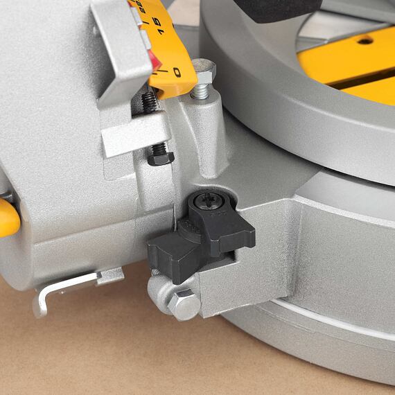 DeWalt DWS780 pokosová píla 1675W, rez 90°: 303*110mm, elektronika 1900-3800 ot/min, kotúč 305*30mm