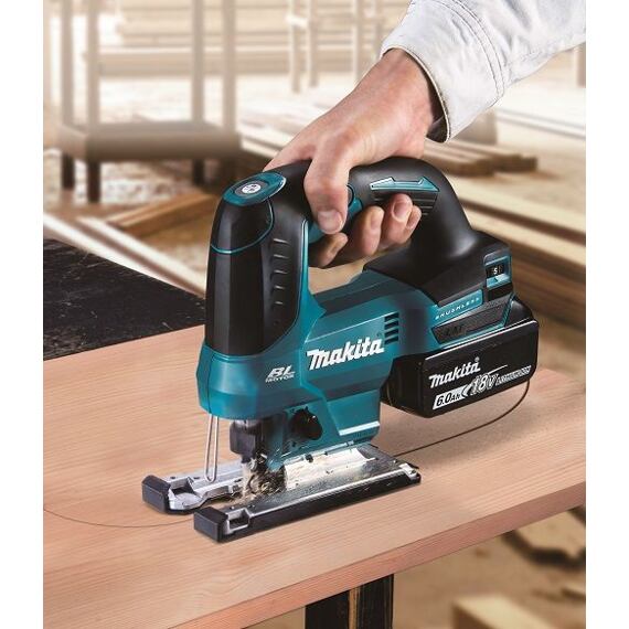 MAKITA DJV184Z aku bezuhlíková přímočará pila 18V LXT, 0-3000km./min., LED, bez baterie