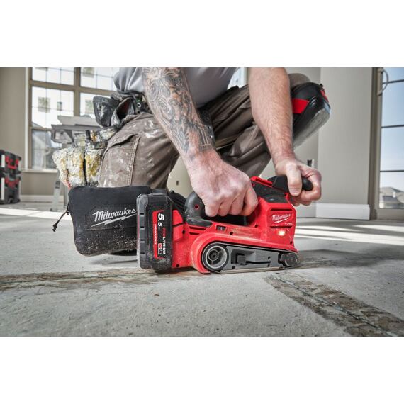 MILWAUKEE M18 FBTS75-0 aku pásová brúska 18V, 75*457mm, regulácia, bez batérie