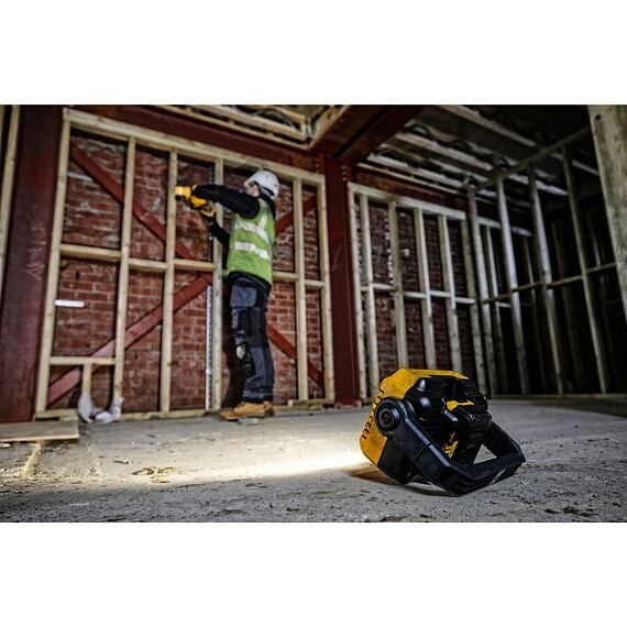 DeWalt DCL077 aku LED pracovný reflektor 12/18V, 2000lm, IP54