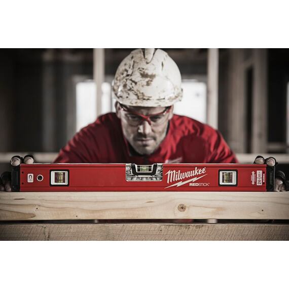 MILWAUKEE 4932459062 vodováha REDSTICK Backbone 60cm, kovové vyztužení, přesnost 0,5mm/m