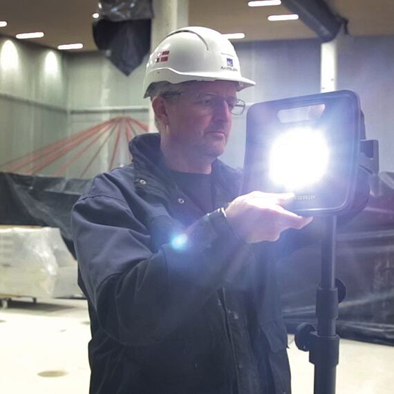 SCANGRIP NOVA 6K reflektor LED COB 230V, 600-6000lm, IP67 + statív TRIPOD