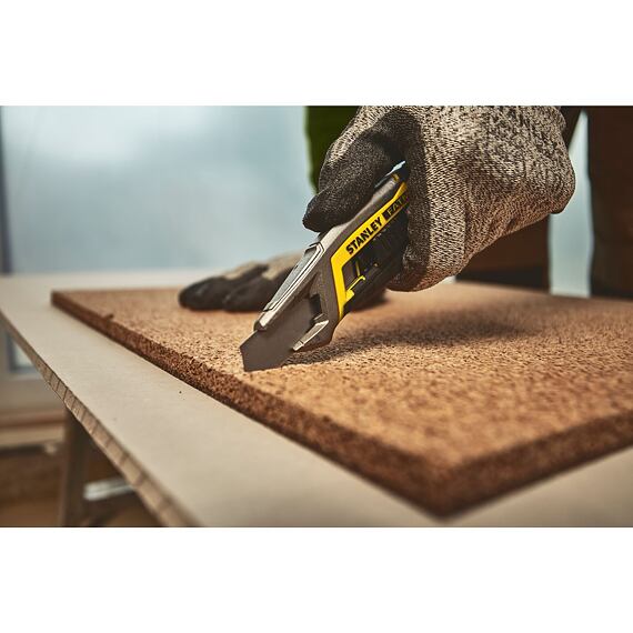 STANLEY FMHT10594-0 nůž ulamovací 18mm s jezdcem, FATMAX, kovové vodtko
