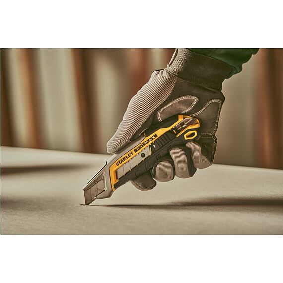STANLEY FMHT10594-0 nůž ulamovací 18mm s jezdcem, FATMAX, kovové vodtko