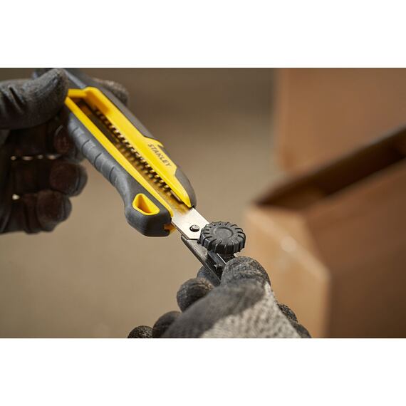 STANLEY STHT10500-0 ulamovací nůž FATMAX 18mm s kolečkem, kovové vodítko