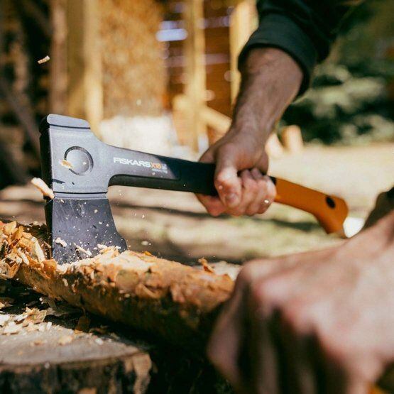 FISKARS 1069103 sekera univerzální X-SERIE X18 S, hmotnost hlavy 763g, délka topůrka 44,5cm