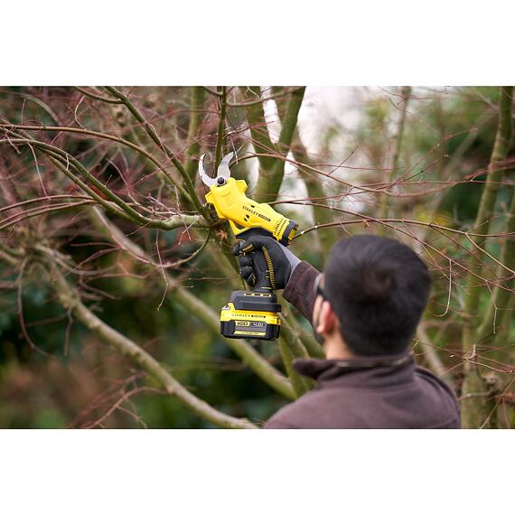 STANLEY SFMCPP32B aku nůžky na větve 18V, V20 FATMAX, střih 32mm, bez baterie