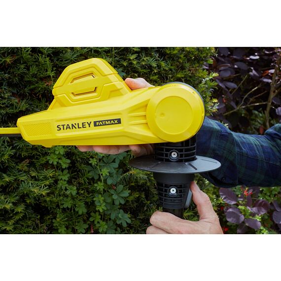 STANLEY SFMCPH845M1 aku nůžky na živý plot 45cm na tyči, V20/4Ah FATMAX, dosah až 3,4m