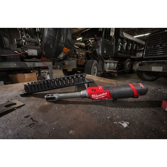 MILWAUKEE M12 FPTR-0 aku rázová průchozí ráčna 12V, dlouhý krk, adaptéry, bez baterie