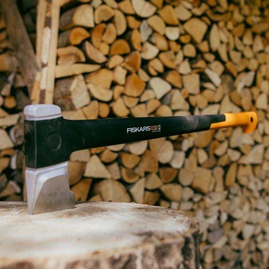 FISKARS 1069108 sekera štípací X-SERIE X32 L, hmotnost 2400g, délka 81,5cm