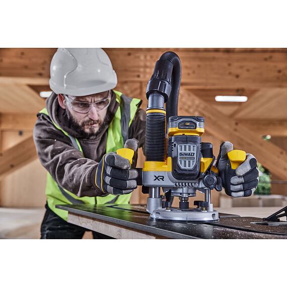 DeWalt DCW620H2 aku bezuhlíková horní fréza 18V/2*5Ah, kleštiny 8+12mm, 11000-23000 ot./min., PWST