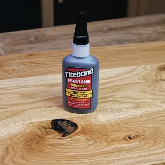 TITEBOND Instant Medium Jet Black, rychleschnoucí lepidlo - 59ml, extrémně odolné