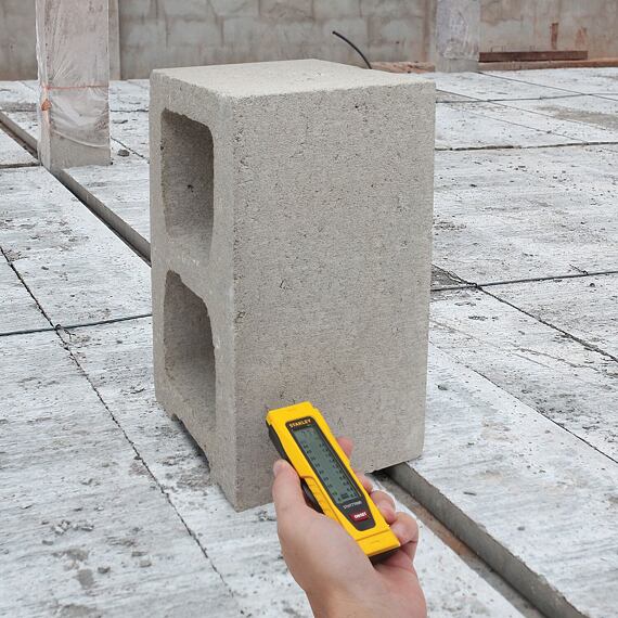 STANLEY 0-77-030 vlhkoměr na dřevo a stavební materiály