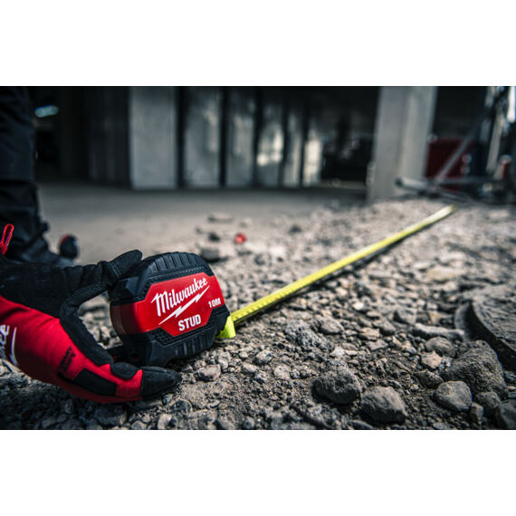 MILWAUKEE 4932498765 svinovací 8m, 8/33 STUD GEN 3, vysoce odolný, nylonová ochrana