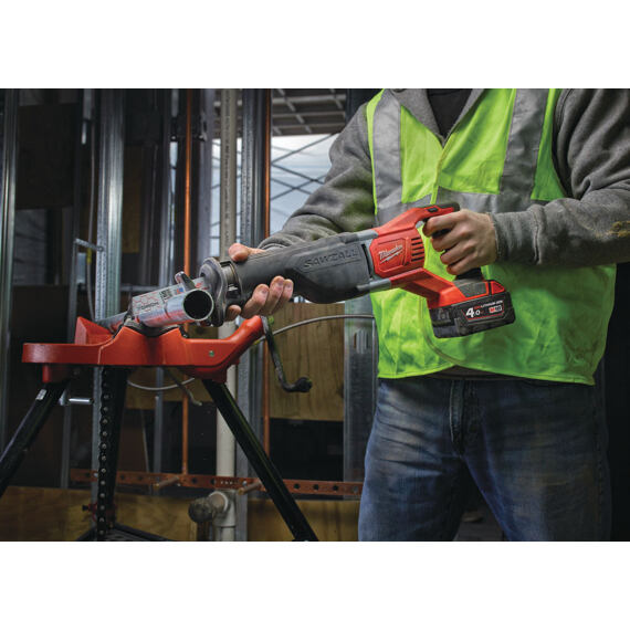 MILWAUKEE M18 BSX-402C aku pila ocaska 18V/2*4Ah, zdvih 28,6mm