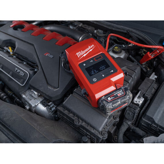 MILWAUKEE M18 JS2000-0 aku startovací zdroj 18V, až 2000A špičkový proud, bez baterie
