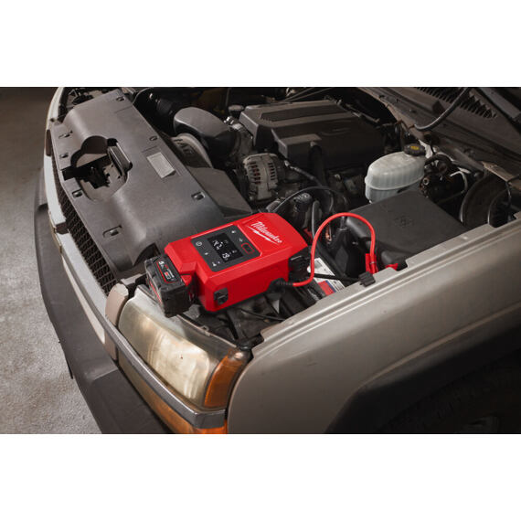 MILWAUKEE M18 JS2000-0 aku startovací zdroj 18V, až 2000A špičkový proud, bez baterie