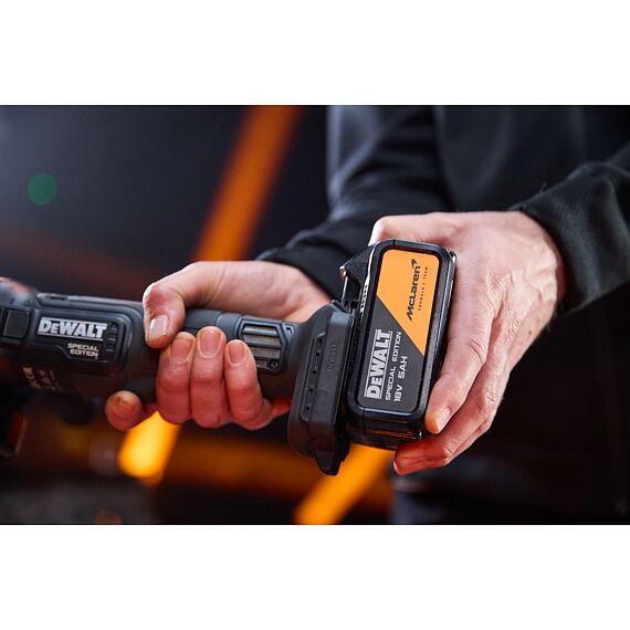DeWalt DCG45MP2T aku bezuhlíková úhlová bruska 125mm, 18V/2*5Ah, kufr, edice McLaren F1