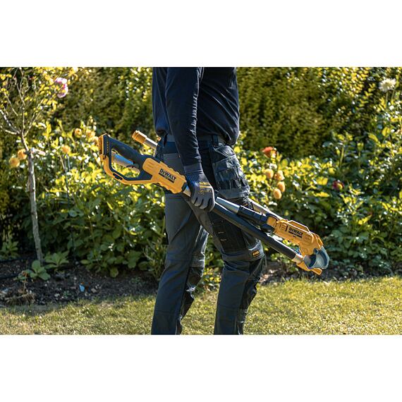 DeWALT DCMPP569N aku zahradní nůžky na tyči 18V XR, délka tyče až 3m, střih 38mm, bez baterie
