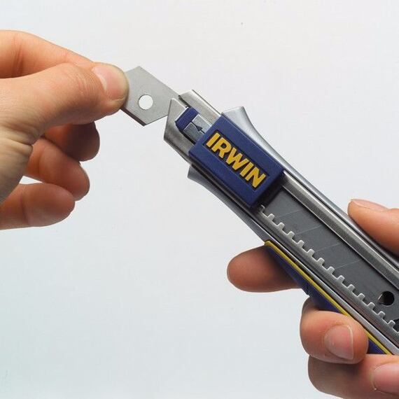 IRWIN nůž ulamovací ProTouch 18mm šroub 10507106