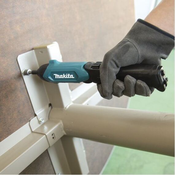 MAKITA DF001DW aku vrtací šroubovák s příslušenstvím 1/4", 3,6V Li-ion