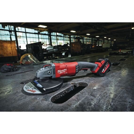 MILWAUKEE M18 FLAG230XPDB-121C aku úhlová bruska 230m 18V/1*12Ah, 5,3kg, AV rukojeť, kufr
