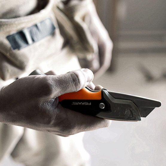 FISKARS 1027222 nůž univerzální CarbonMax 26cm pevná čepel