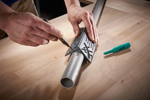 WOLFCRAFT úhelník 3D příložný s otvory a úhloměrem pro tesaře a truhláře 5208000