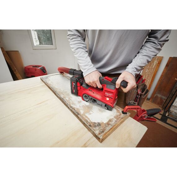 MILWAUKEE M18 FBTS75-0 aku pásová brúska 18V, 75*457mm, regulácia, bez batérie