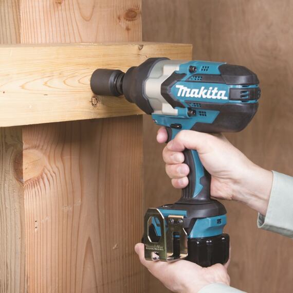 MAKITA DTW1002RTJ aku rázový utahovák 1/2" 18V/2*5Ah, Li-ion