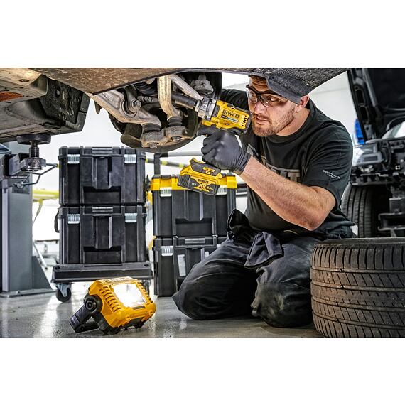 DeWalt DCL077 aku LED pracovný reflektor 12/18V, 2000lm, IP54