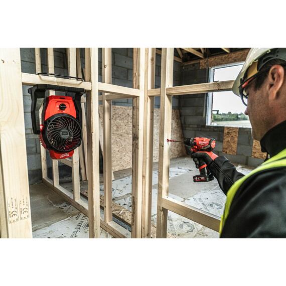 MILWAUKEE M12 AF-0 aku ventilátor 12V, pr.150mm, 3-rýchlostný, otočenie o 360°, bez batérie