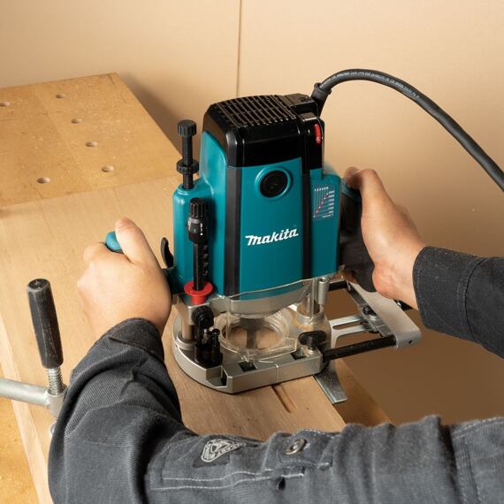 MAKITA RP2303FC01 horná frézka s reguláciou 2100W, 9000-22000 ot./min., klieštiny 6+8+12mm