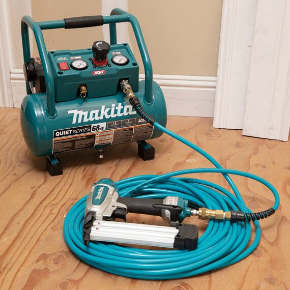 MAKITA AC001GZ aku kompresor s nádobou 7,6l, 9,3 bar 40V XGT, bez baterie