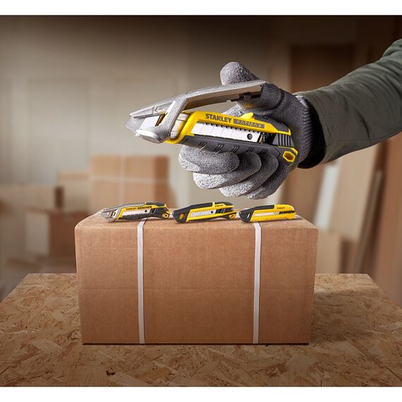 STANLEY FMHT10594-0 nůž ulamovací 18mm s jezdcem, FATMAX, kovové vodtko
