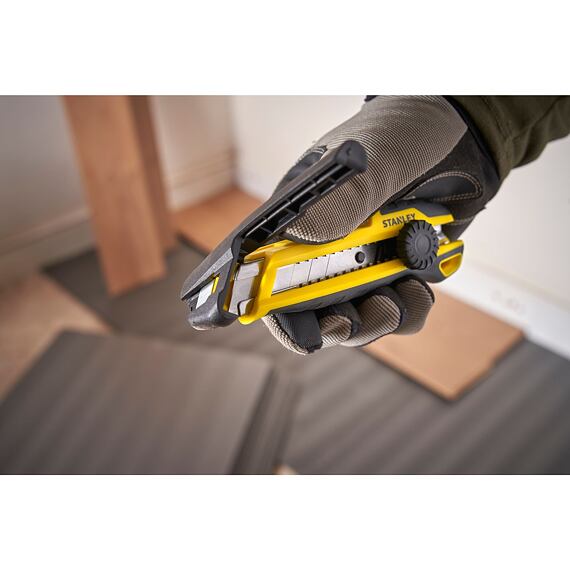 STANLEY STHT10500-0 ulamovací nůž FATMAX 18mm s kolečkem, kovové vodítko