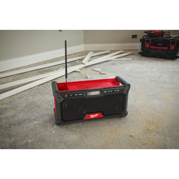 MILWAUKEE M18 RADDAB+G2-0 aku stavebné rádio DAB+, BLUETOOTH do 30m, 2*bas reproduktor, bez batérie