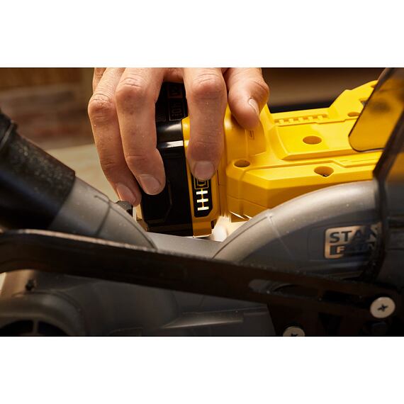 STANLEY SFMCS701M1 aku pokosová pila s pojezdem V20/4Ah FATMAX, 203mm
